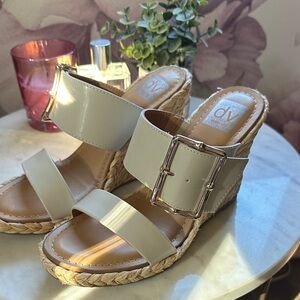 DV by Dolce Vita Women's Tan and Cream Wedge Sandals